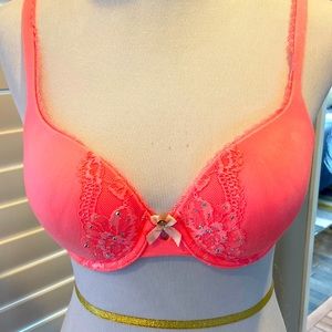 Victoria Secret 34C peach bra - padded -